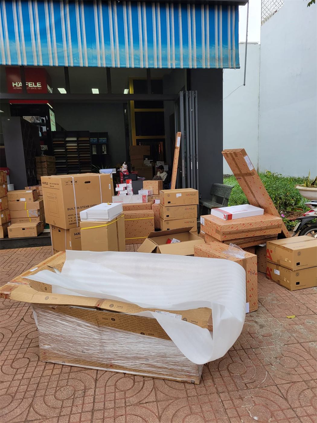 Thiết bị Häfele chờ nghiệm thu