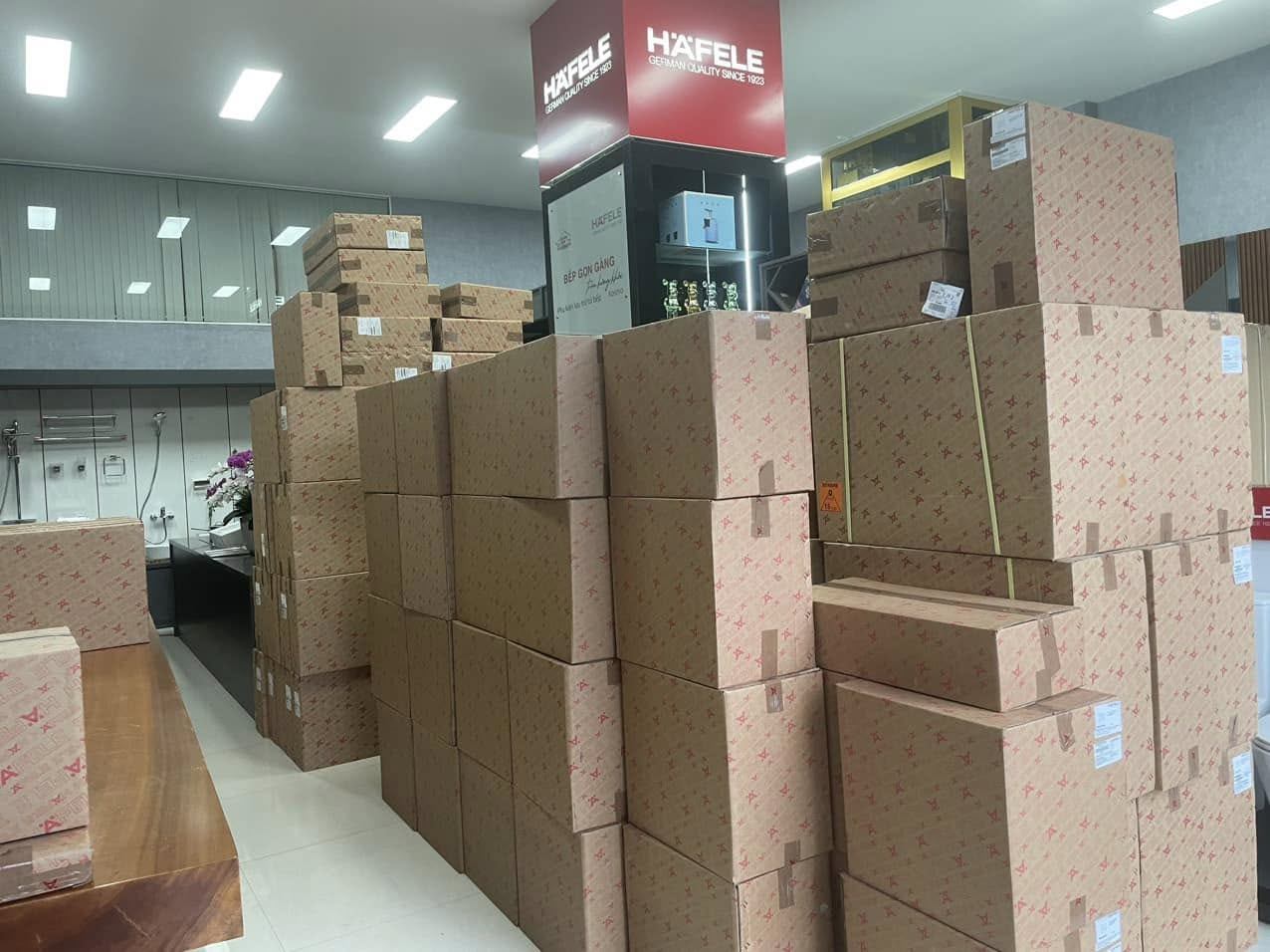 Hàng hóa chuẩn bị giao công trình